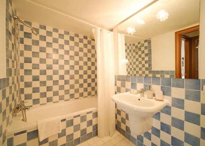 Torlonia 199 - 4* Řím